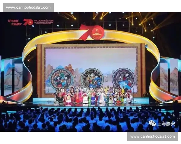 在歌声汇成海洋的那一刻我们懂得了团结的力量与青春的回响与梦想