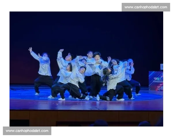 昆明街舞高手齐聚一堂展开炫酷舞技巅峰对决 昆明街舞高手齐聚一堂展开炫酷舞技巅峰对决